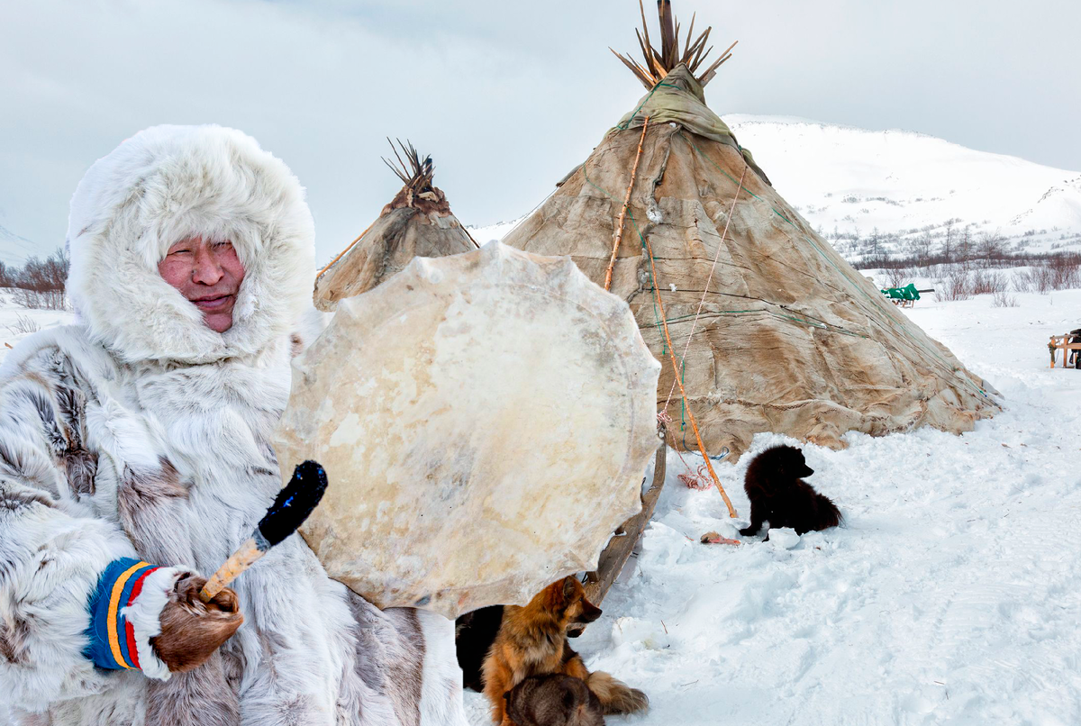 Карта Западной Сибири с обозначением традиционных территорий хантов, манси и ненцев